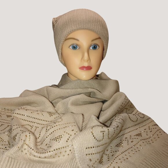 Scarf Set Guess Womens Beige Netutral Knit Beanie Studs Rhinestone Logo Design - Picture 1 of 10